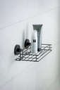 Raft de perete WENKO Vacuum-Loc® negru, poliță de duș cu design coș de sârmă deschis din oțel vopsit în stil mansardă, poliță de perete pentru atașare fără găurire cu atașament cu vid, 26 x 6,5 x 14 cm