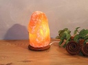 HIMALAYA SALT DREAMS Roca de cristal de sare iluminata cu baza de lemn, sare cristal din Punjab/Pakistan, portocaliu, aprox 2-3 kg